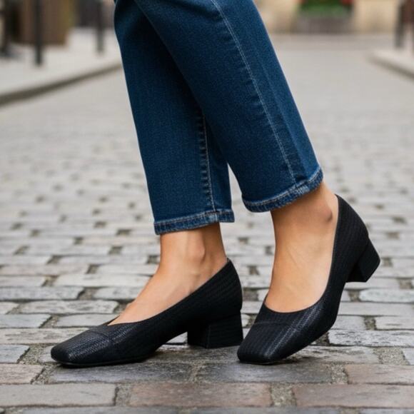 STUART WEITZMAN Black Lines Suede Vintage 90s Low Heel Pumps Square Toe Sz 9.5 - Picture 2 of 14